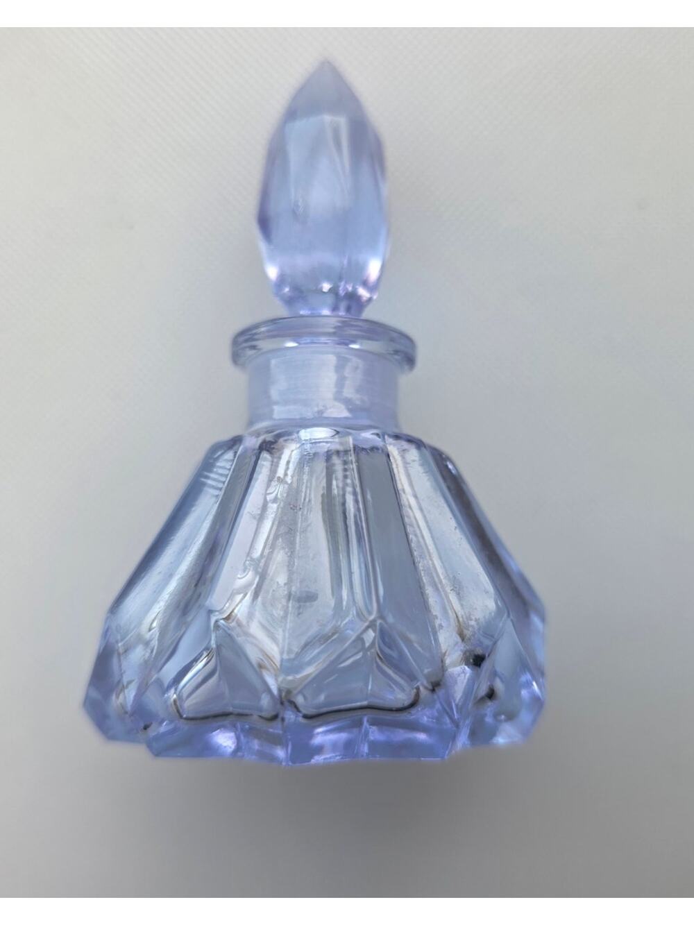 Czech Republic AMETHYST glass perfume bottle with ribbed sides & faceted stopper